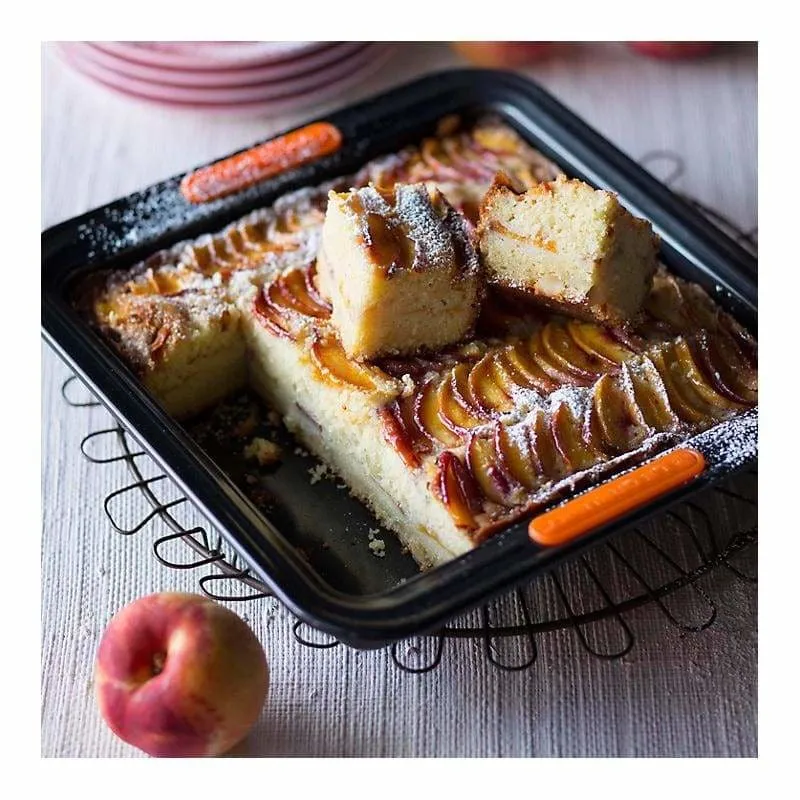 Le Creuset Square Cake Tin 23cm